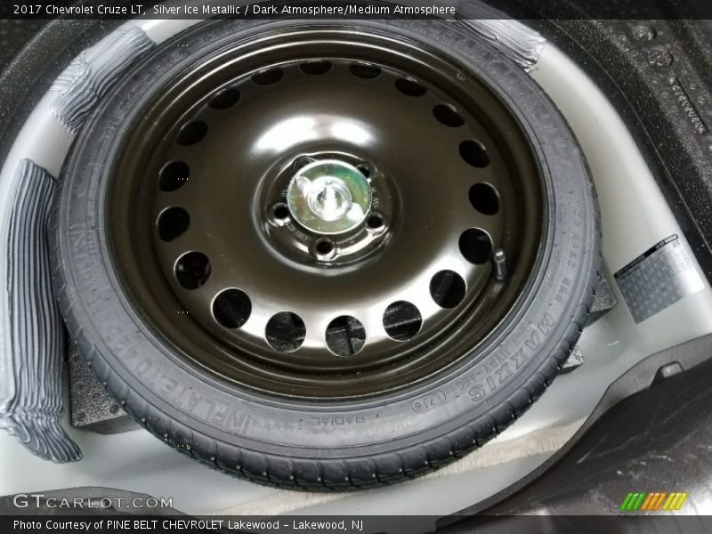 Silver Ice Metallic / Dark Atmosphere/Medium Atmosphere 2017 Chevrolet Cruze LT