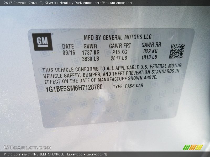 Silver Ice Metallic / Dark Atmosphere/Medium Atmosphere 2017 Chevrolet Cruze LT