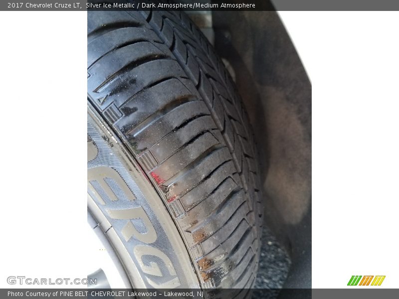 Silver Ice Metallic / Dark Atmosphere/Medium Atmosphere 2017 Chevrolet Cruze LT