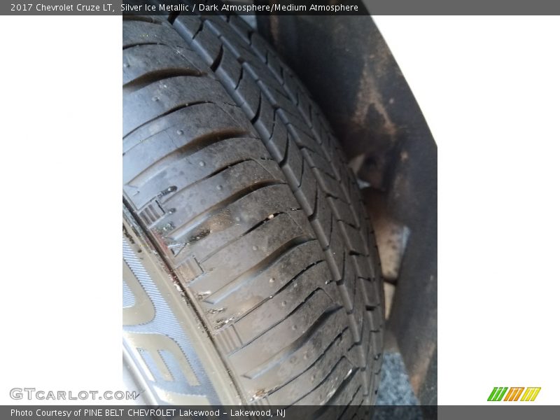 Silver Ice Metallic / Dark Atmosphere/Medium Atmosphere 2017 Chevrolet Cruze LT