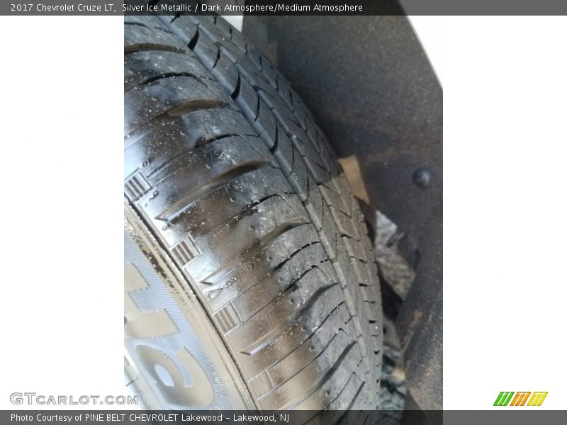 Silver Ice Metallic / Dark Atmosphere/Medium Atmosphere 2017 Chevrolet Cruze LT