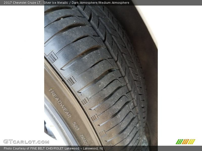 Silver Ice Metallic / Dark Atmosphere/Medium Atmosphere 2017 Chevrolet Cruze LT