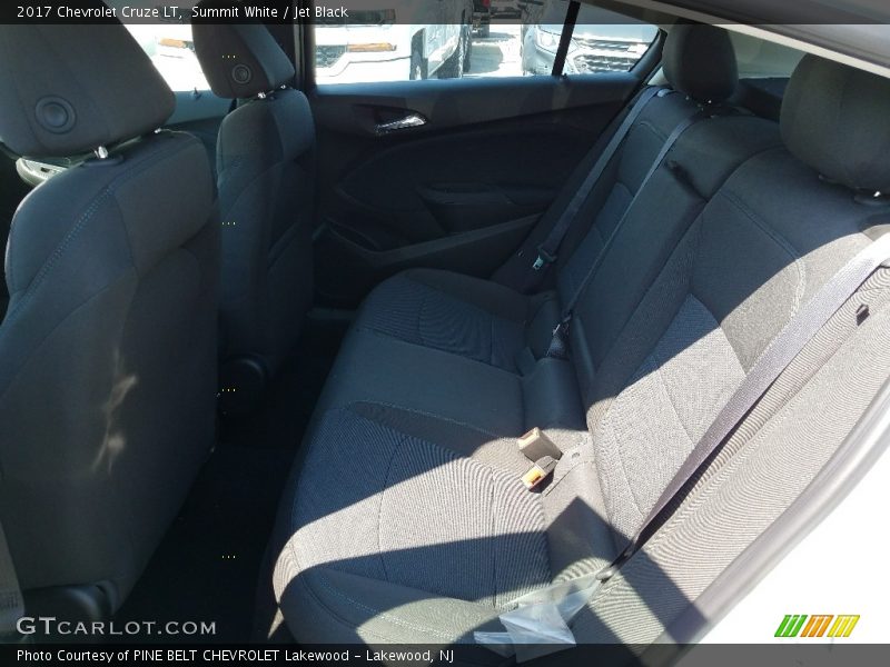 Summit White / Jet Black 2017 Chevrolet Cruze LT
