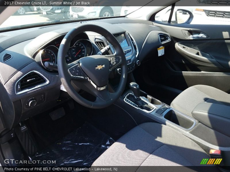 Summit White / Jet Black 2017 Chevrolet Cruze LT