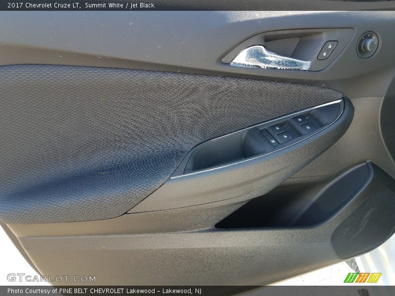 Summit White / Jet Black 2017 Chevrolet Cruze LT