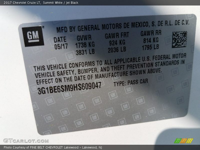 Summit White / Jet Black 2017 Chevrolet Cruze LT