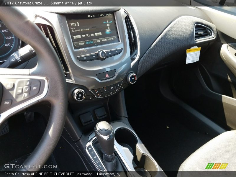 Summit White / Jet Black 2017 Chevrolet Cruze LT