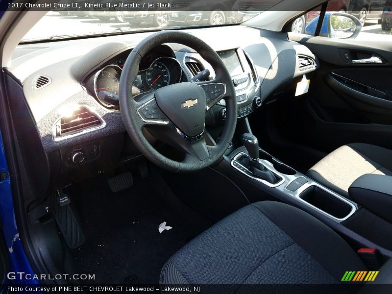 Kinetic Blue Metallic / Jet Black 2017 Chevrolet Cruze LT