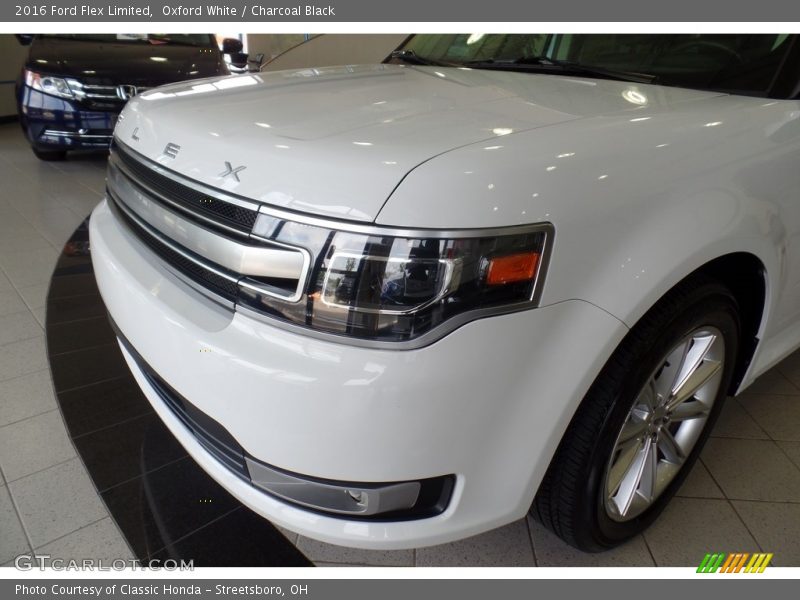 Oxford White / Charcoal Black 2016 Ford Flex Limited