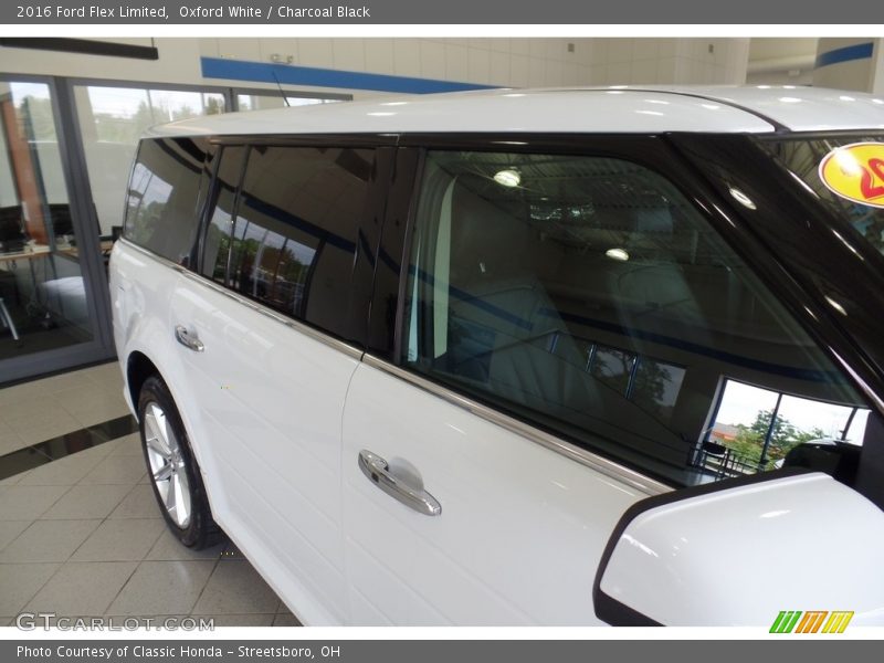 Oxford White / Charcoal Black 2016 Ford Flex Limited