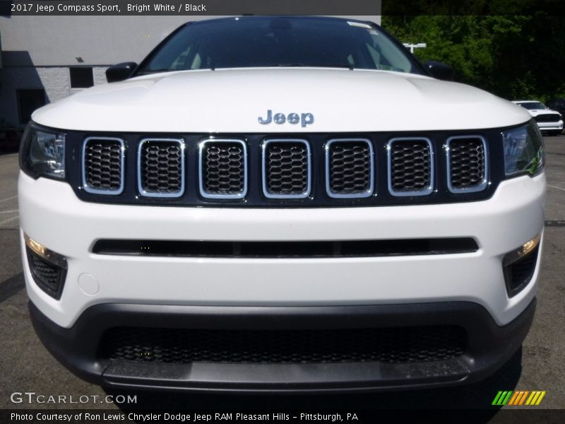 Bright White / Black 2017 Jeep Compass Sport
