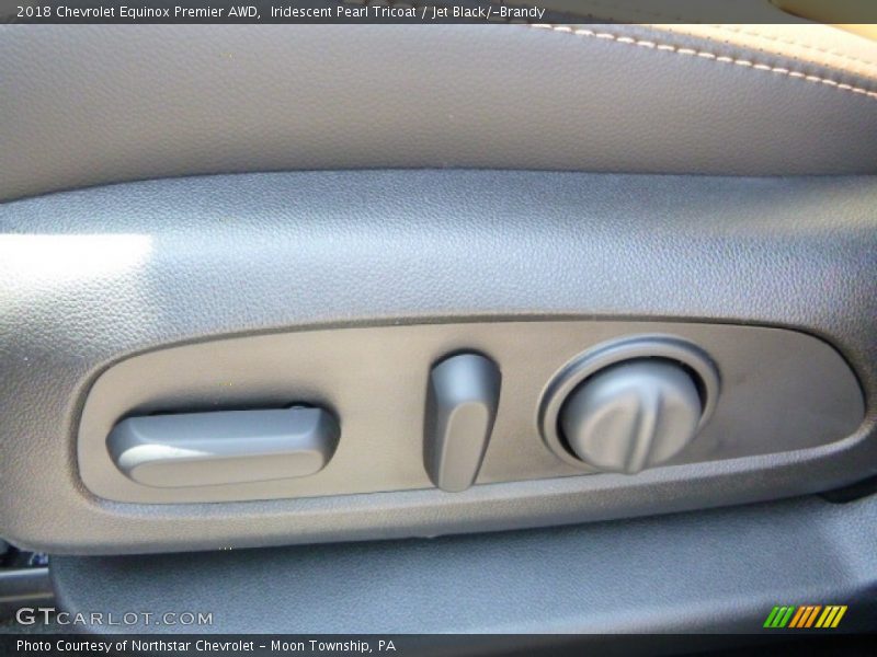 Iridescent Pearl Tricoat / Jet Black/­Brandy 2018 Chevrolet Equinox Premier AWD
