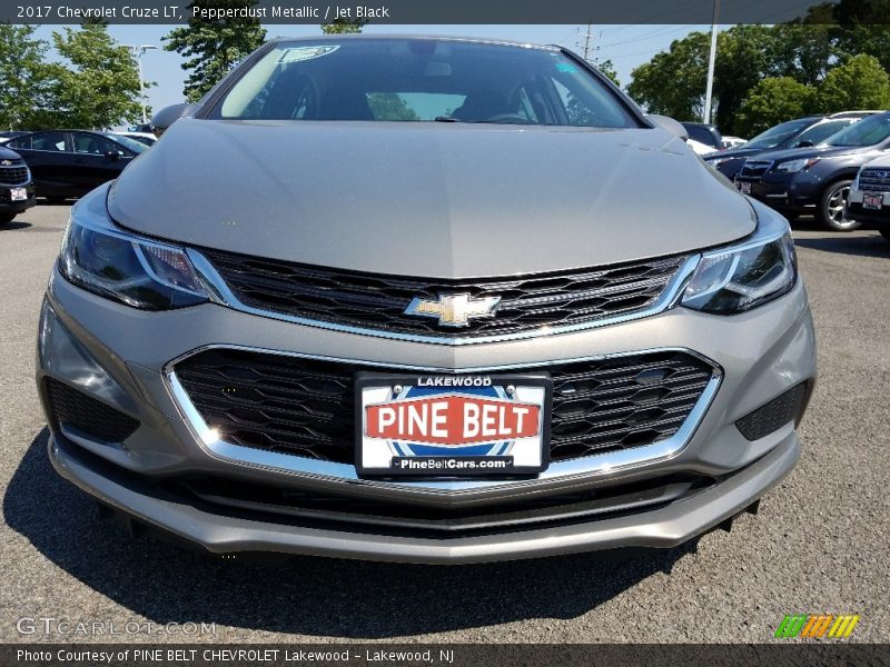 Pepperdust Metallic / Jet Black 2017 Chevrolet Cruze LT