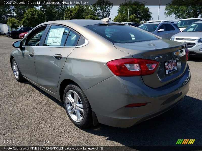 Pepperdust Metallic / Jet Black 2017 Chevrolet Cruze LT