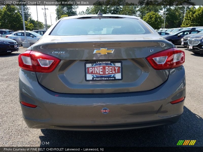 Pepperdust Metallic / Jet Black 2017 Chevrolet Cruze LT