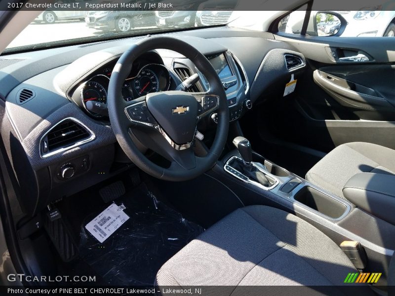 Pepperdust Metallic / Jet Black 2017 Chevrolet Cruze LT