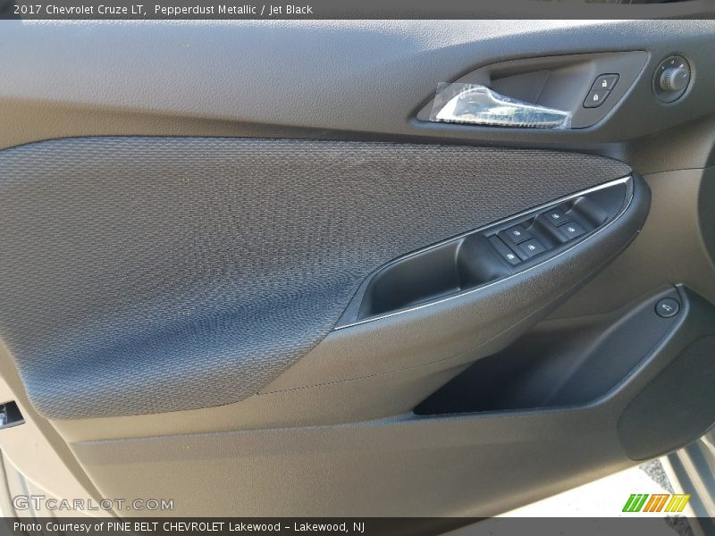 Pepperdust Metallic / Jet Black 2017 Chevrolet Cruze LT