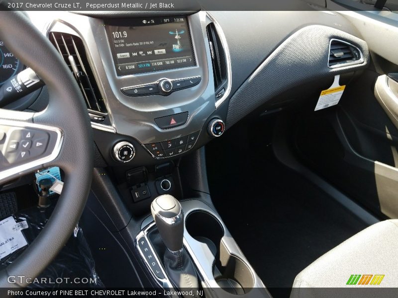 Pepperdust Metallic / Jet Black 2017 Chevrolet Cruze LT