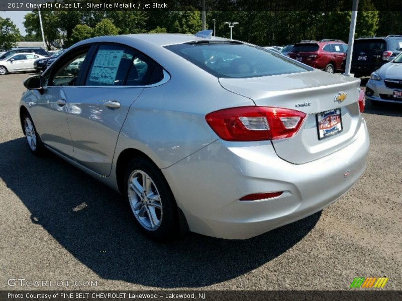 Silver Ice Metallic / Jet Black 2017 Chevrolet Cruze LT