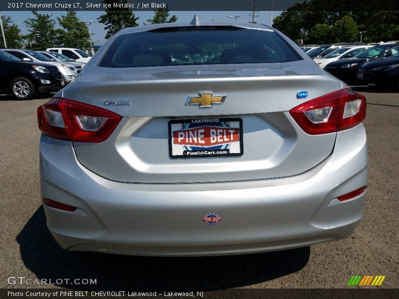Silver Ice Metallic / Jet Black 2017 Chevrolet Cruze LT