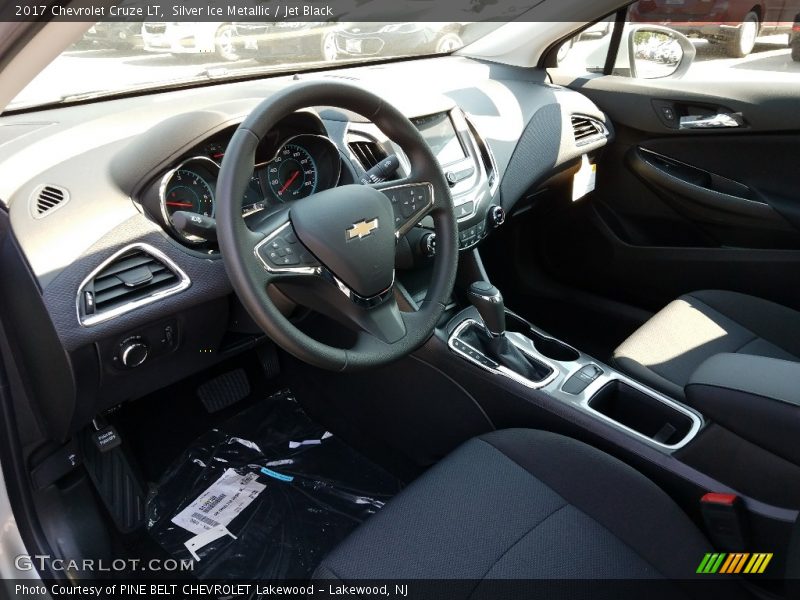 Silver Ice Metallic / Jet Black 2017 Chevrolet Cruze LT