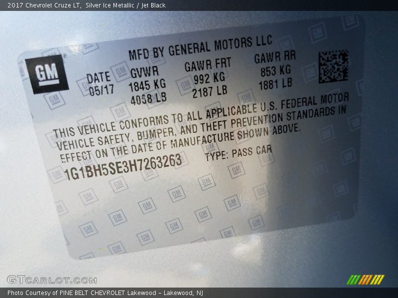 Silver Ice Metallic / Jet Black 2017 Chevrolet Cruze LT