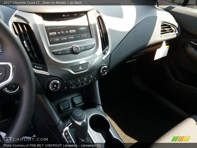 Silver Ice Metallic / Jet Black 2017 Chevrolet Cruze LT