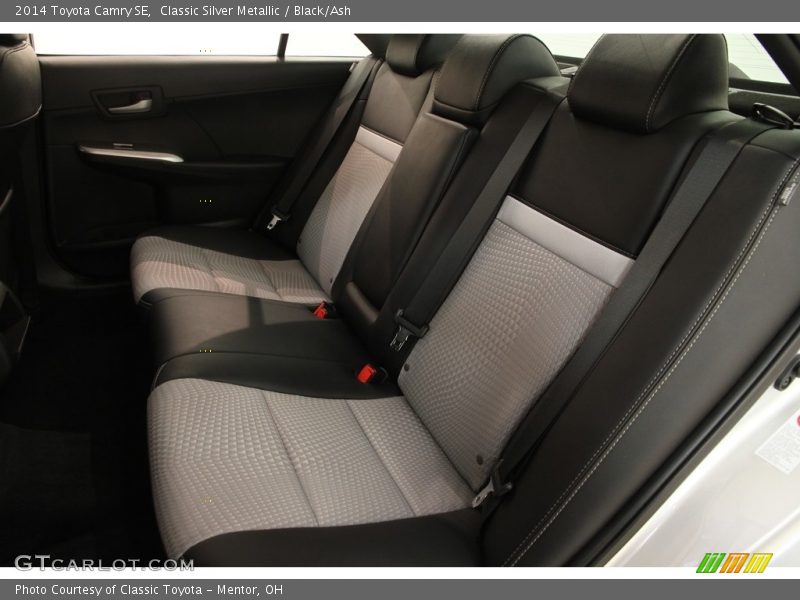 Classic Silver Metallic / Black/Ash 2014 Toyota Camry SE