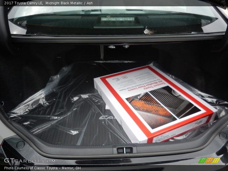 Midnight Black Metallic / Ash 2017 Toyota Camry LE