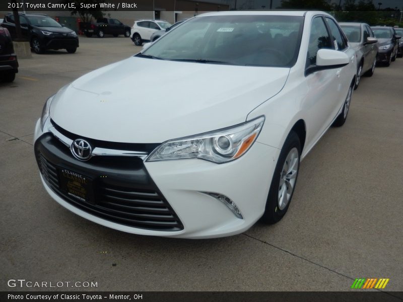 Super White / Black 2017 Toyota Camry LE