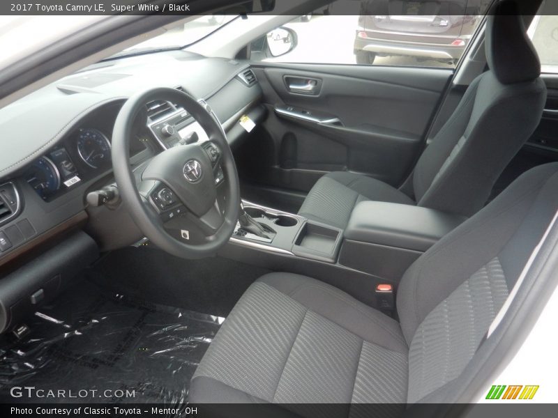 Super White / Black 2017 Toyota Camry LE