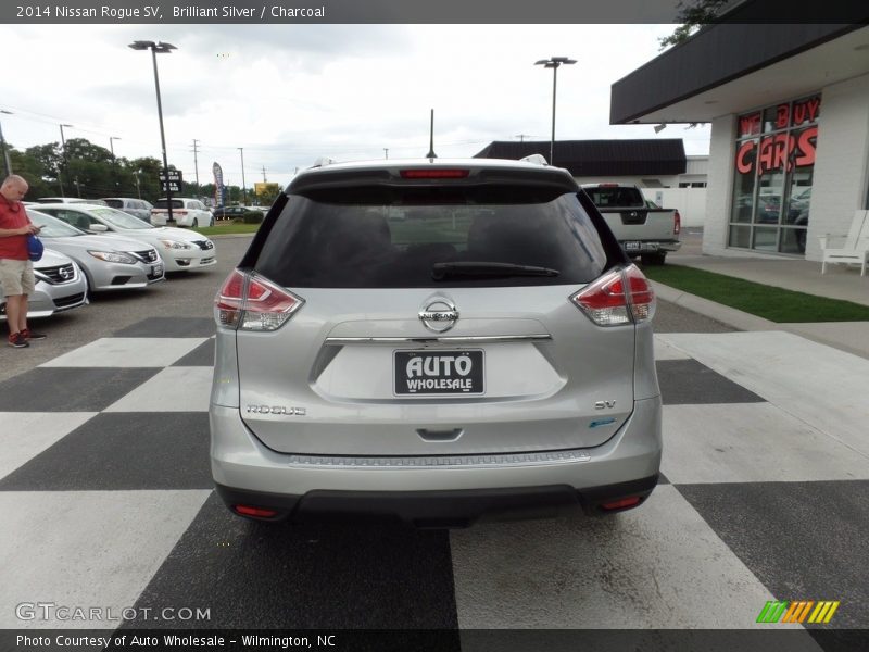 Brilliant Silver / Charcoal 2014 Nissan Rogue SV