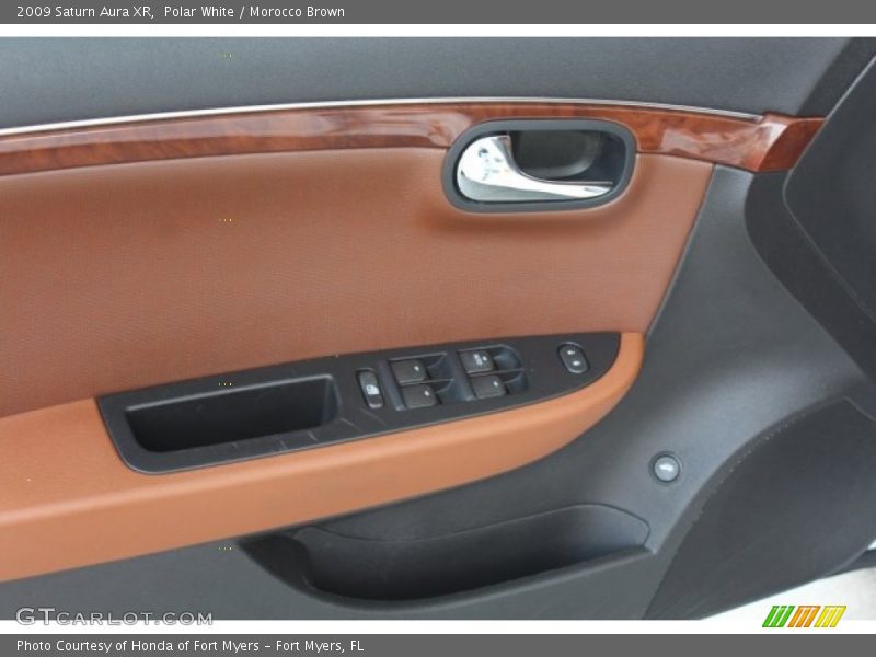 Polar White / Morocco Brown 2009 Saturn Aura XR