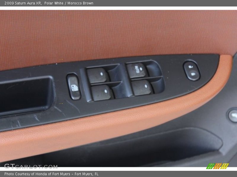Polar White / Morocco Brown 2009 Saturn Aura XR