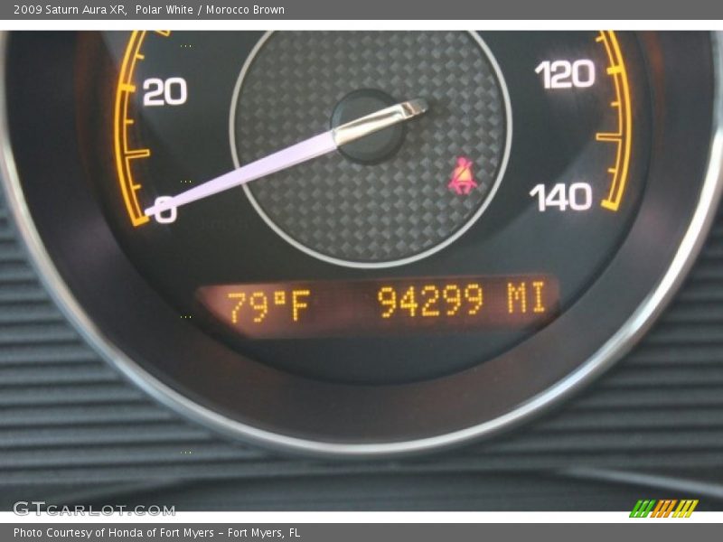 Polar White / Morocco Brown 2009 Saturn Aura XR