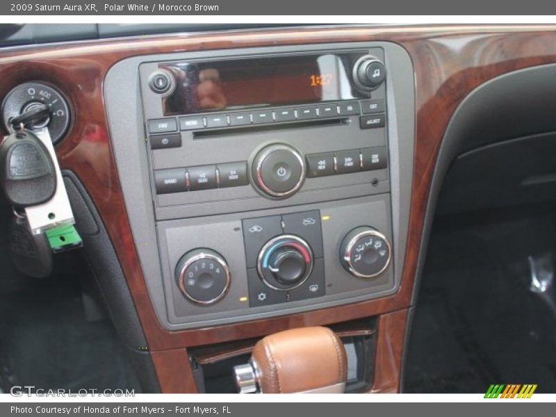 Polar White / Morocco Brown 2009 Saturn Aura XR