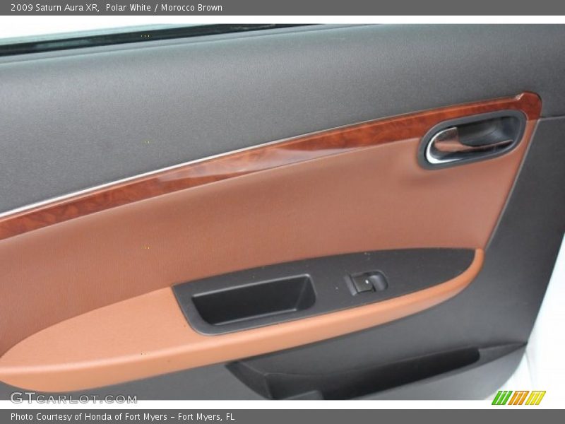 Polar White / Morocco Brown 2009 Saturn Aura XR