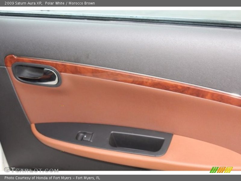 Polar White / Morocco Brown 2009 Saturn Aura XR