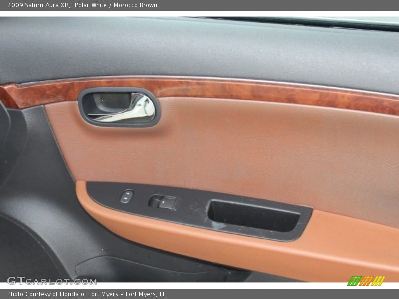 Polar White / Morocco Brown 2009 Saturn Aura XR
