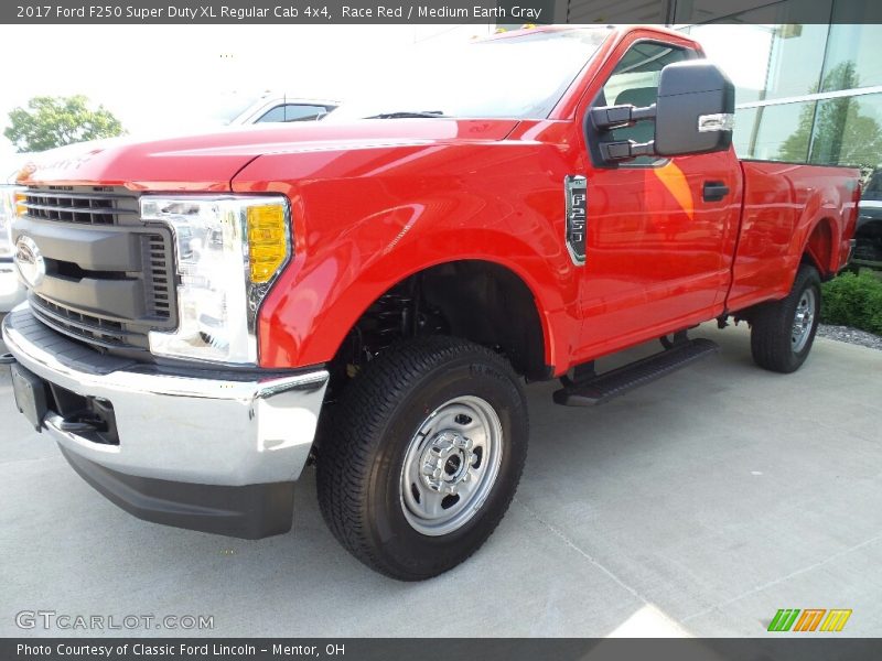 Front 3/4 View of 2017 F250 Super Duty XL Regular Cab 4x4