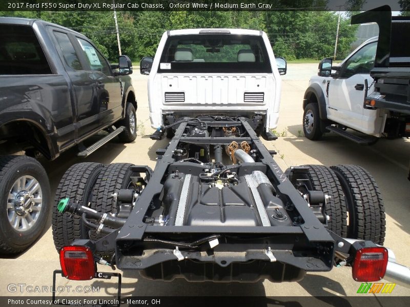 Oxford White / Medium Earth Gray 2017 Ford F550 Super Duty XL Regular Cab Chassis