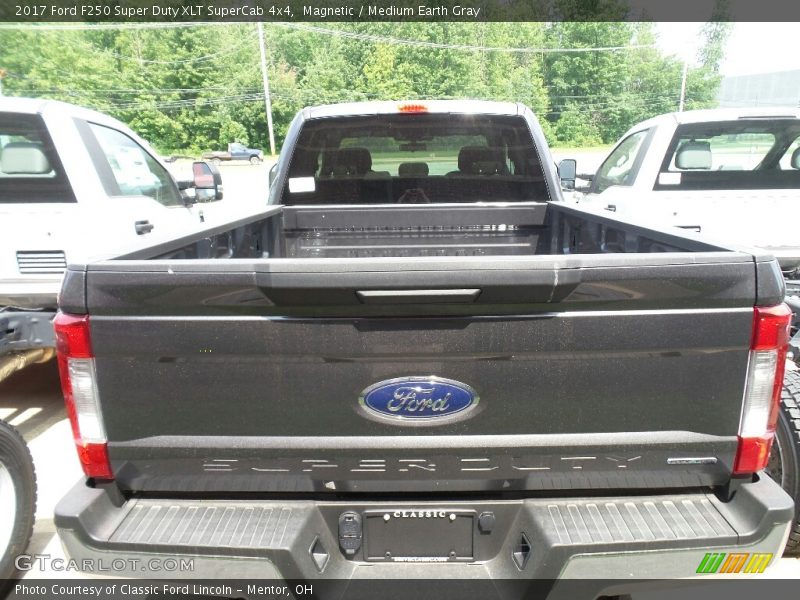 Magnetic / Medium Earth Gray 2017 Ford F250 Super Duty XLT SuperCab 4x4