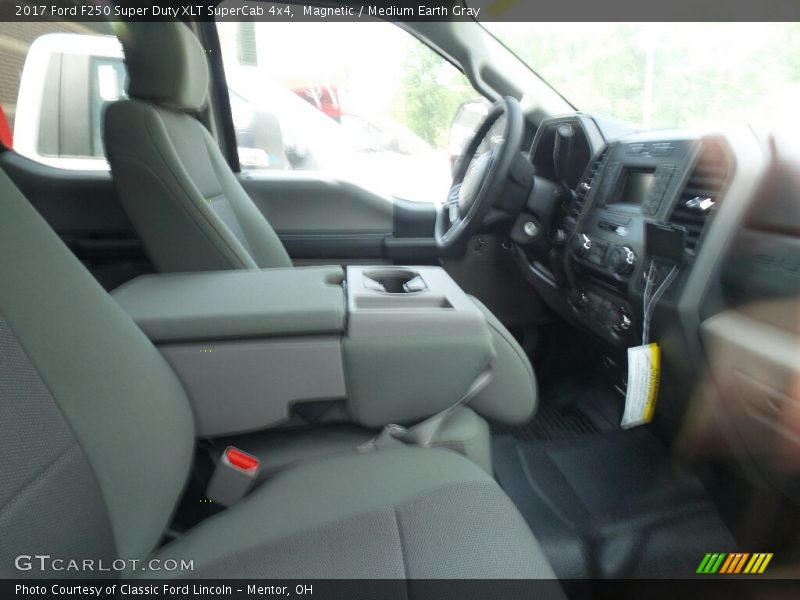 Magnetic / Medium Earth Gray 2017 Ford F250 Super Duty XLT SuperCab 4x4