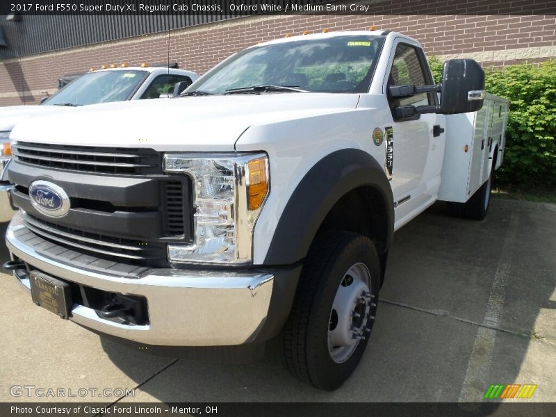 Oxford White / Medium Earth Gray 2017 Ford F550 Super Duty XL Regular Cab Chassis