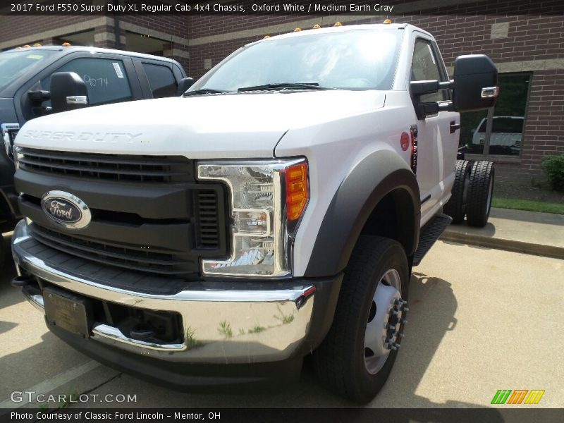 Oxford White / Medium Earth Gray 2017 Ford F550 Super Duty XL Regular Cab 4x4 Chassis