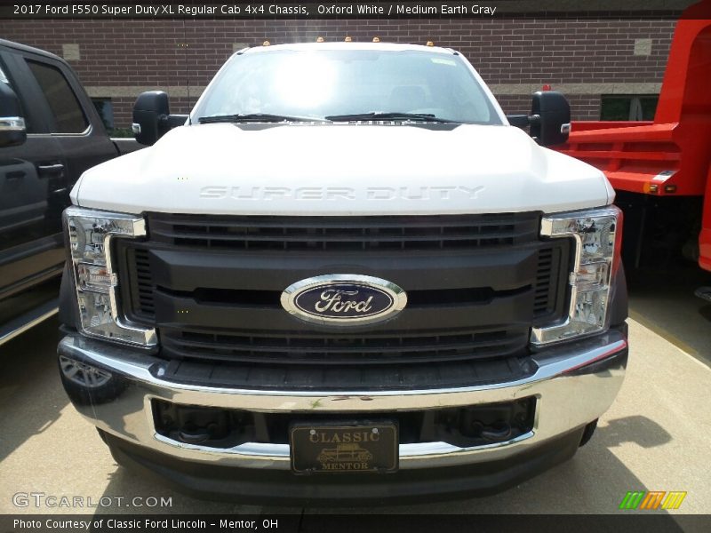 Oxford White / Medium Earth Gray 2017 Ford F550 Super Duty XL Regular Cab 4x4 Chassis