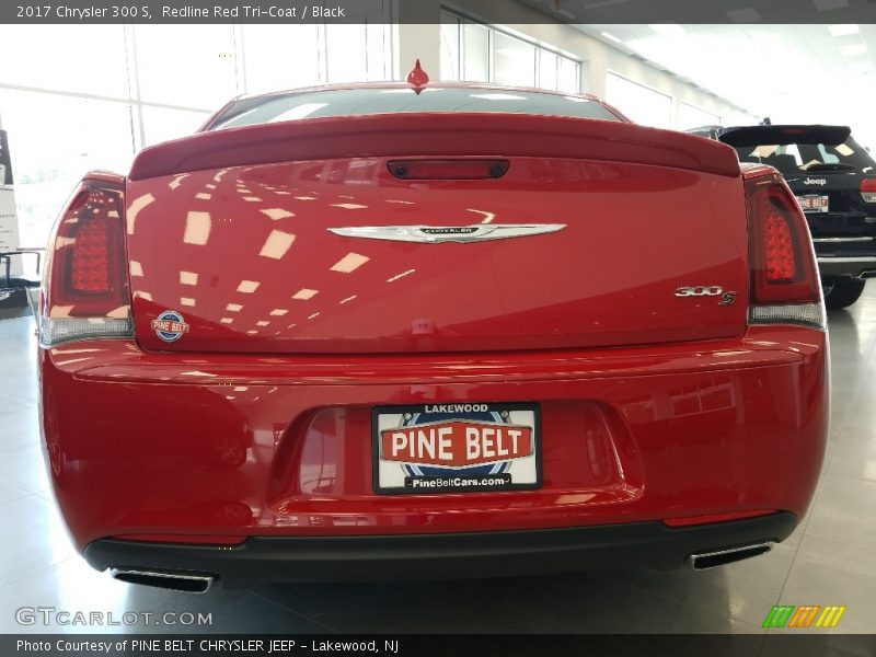 Redline Red Tri-Coat / Black 2017 Chrysler 300 S