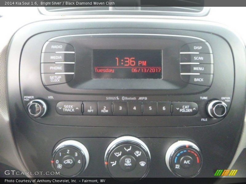 Bright Silver / Black Diamond Woven Cloth 2014 Kia Soul 1.6