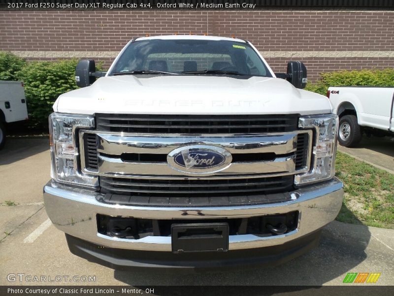 Oxford White / Medium Earth Gray 2017 Ford F250 Super Duty XLT Regular Cab 4x4