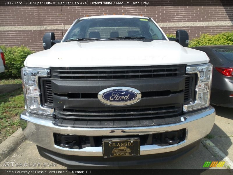 Oxford White / Medium Earth Gray 2017 Ford F250 Super Duty XL Regular Cab 4x4